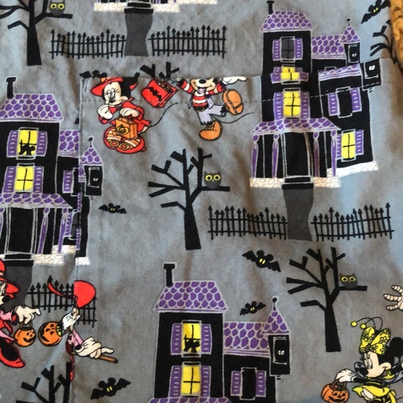 Disney Halloween scrub top - Picture 3 of 9